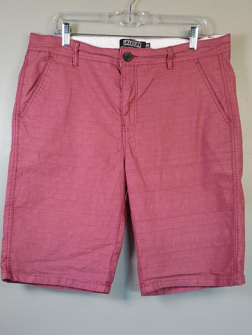 Ezekiel Men's Dark Pink Casual Chino Shorts. Size 36